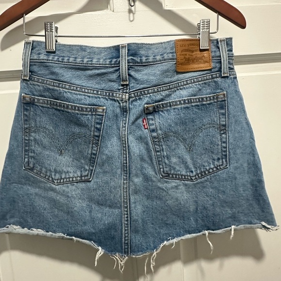 LEVI'S Denim Cut Off Button Front Mini Skirt Sz 27 - Picture 4 of 6